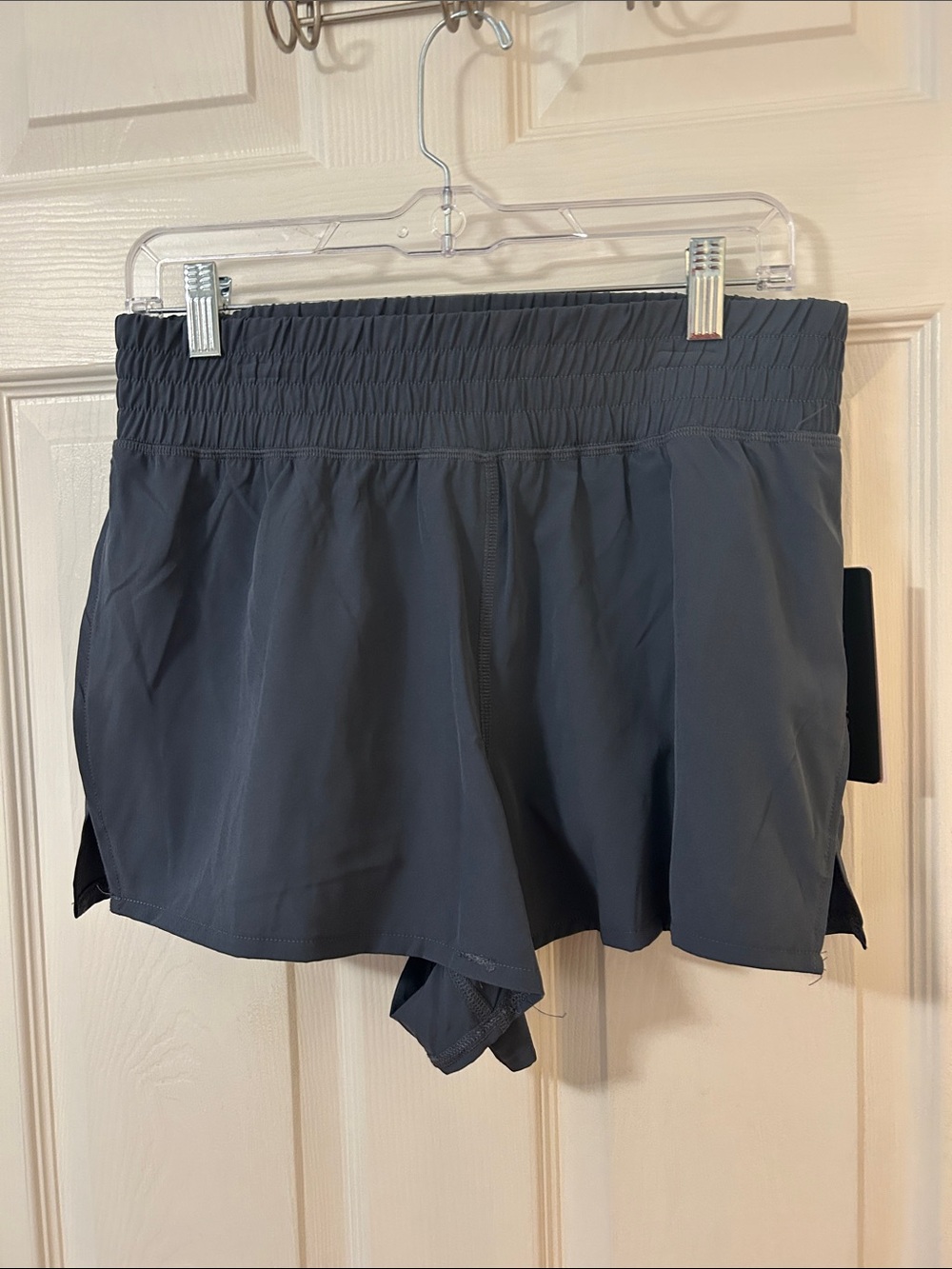 Yogalicious lightstreme love and flutter short M new